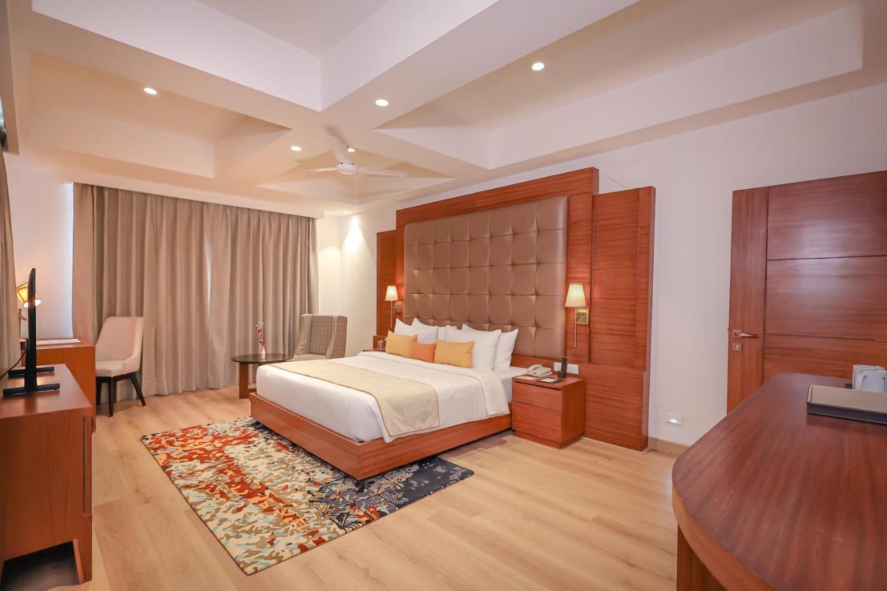 Regenta Dehradun By Royal Orchid Hotels Limited エクステリア 写真