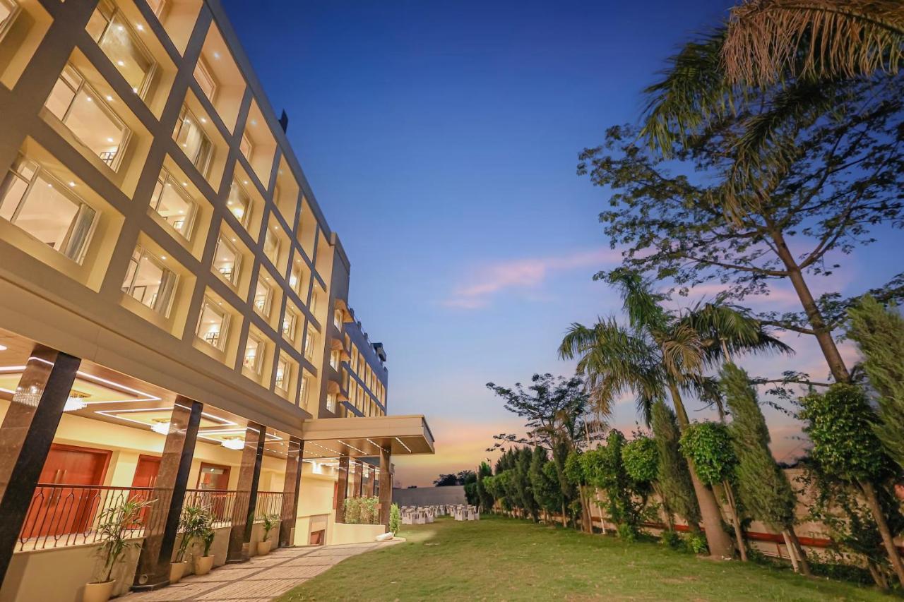 Regenta Dehradun By Royal Orchid Hotels Limited エクステリア 写真