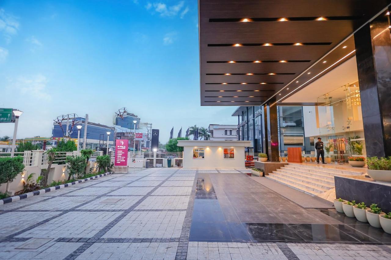 Regenta Dehradun By Royal Orchid Hotels Limited エクステリア 写真