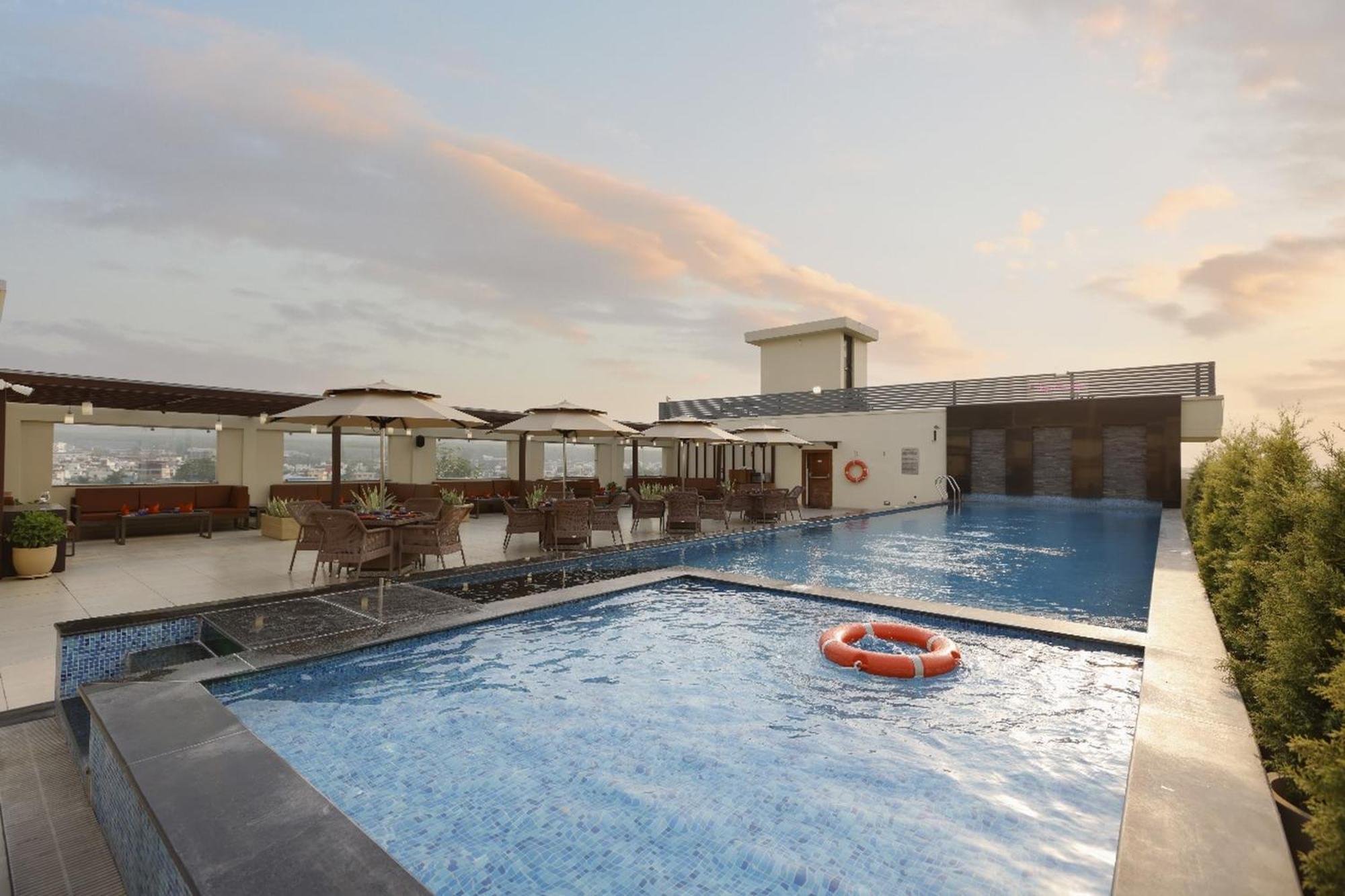 Regenta Dehradun By Royal Orchid Hotels Limited エクステリア 写真