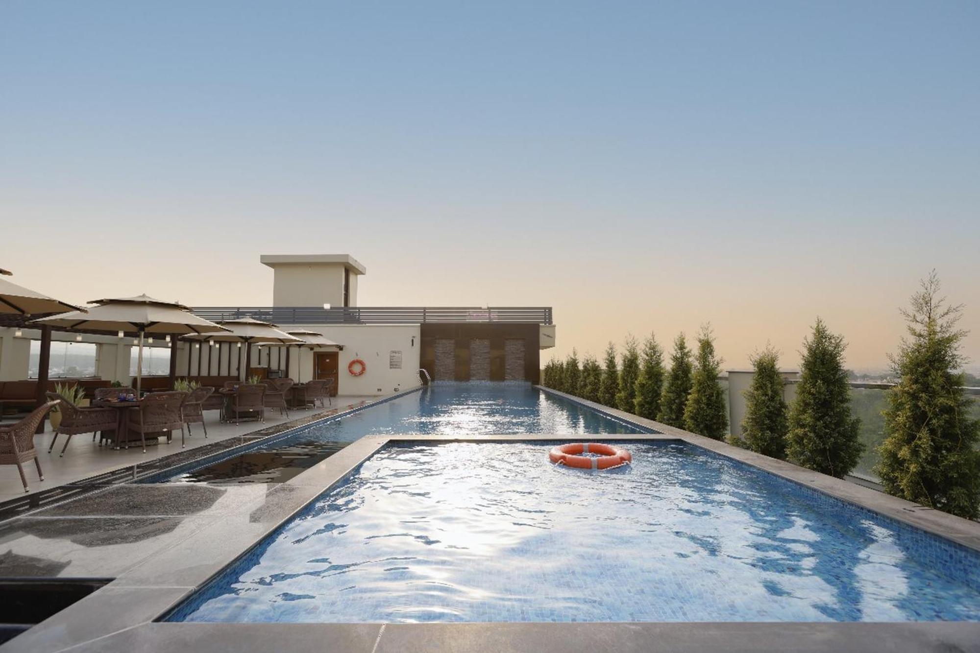 Regenta Dehradun By Royal Orchid Hotels Limited エクステリア 写真