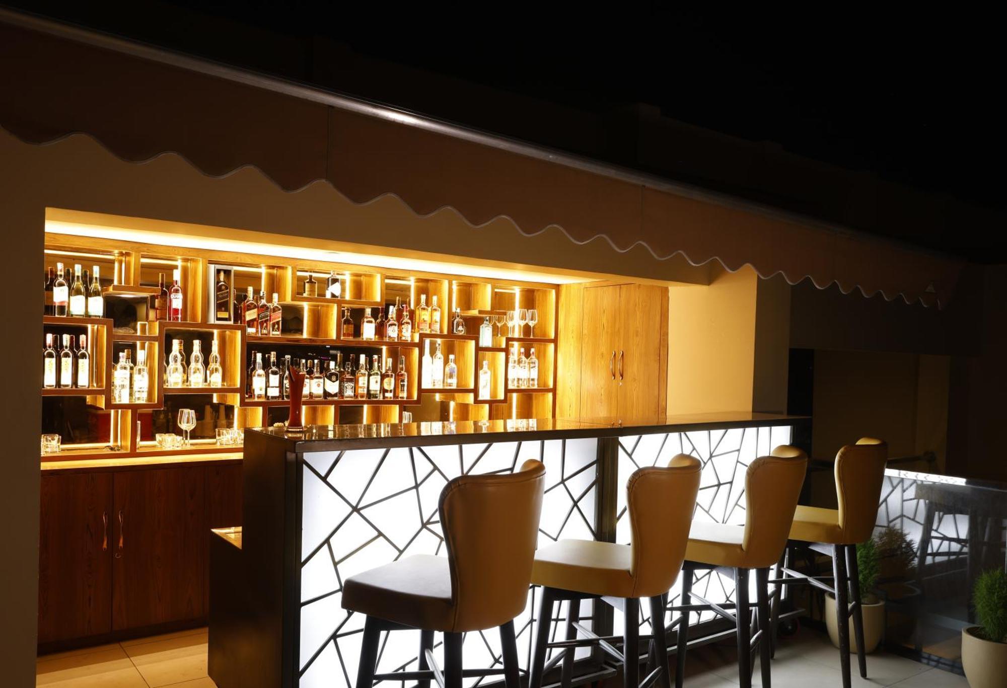 Regenta Dehradun By Royal Orchid Hotels Limited エクステリア 写真