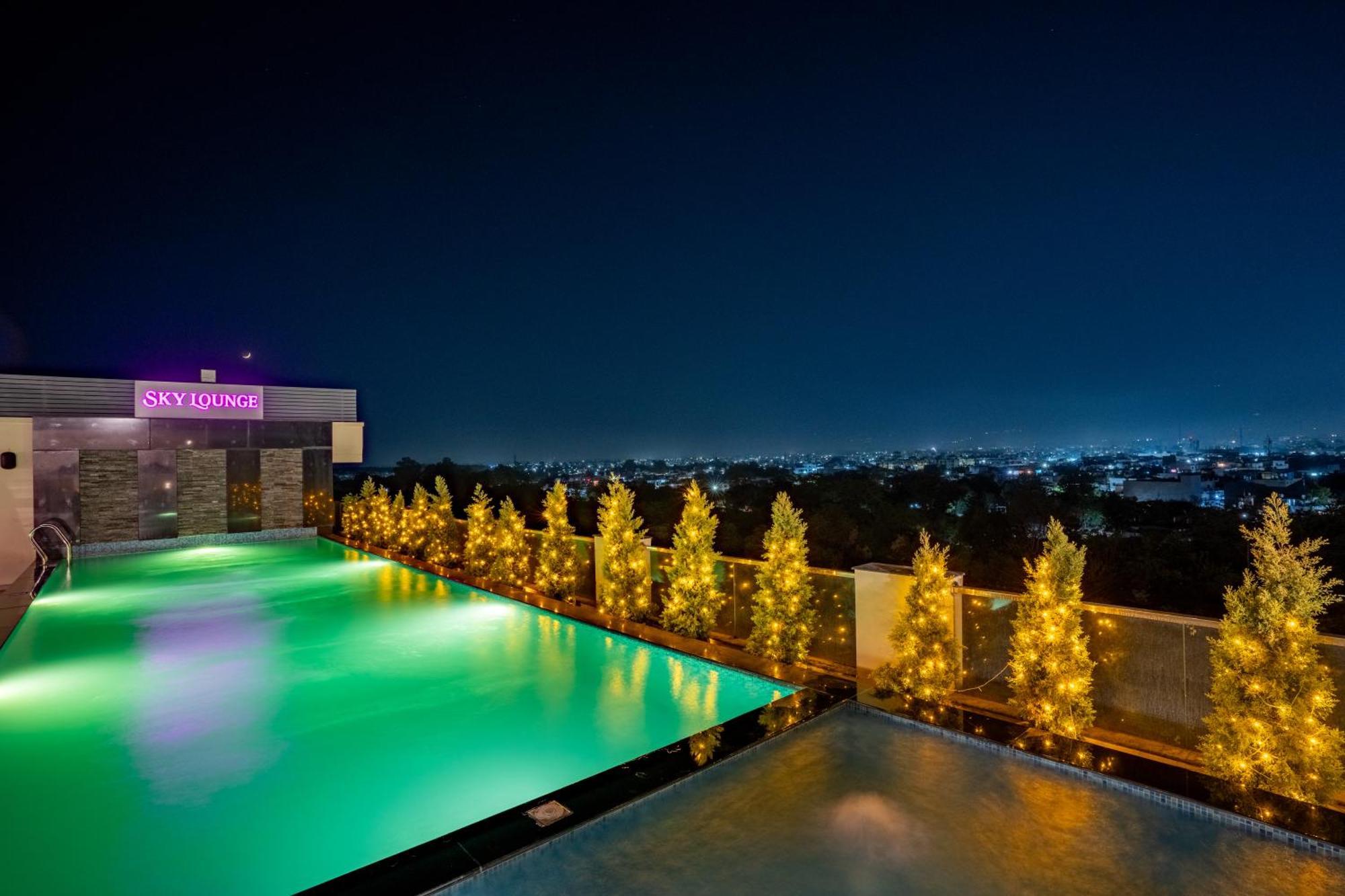 Regenta Dehradun By Royal Orchid Hotels Limited エクステリア 写真